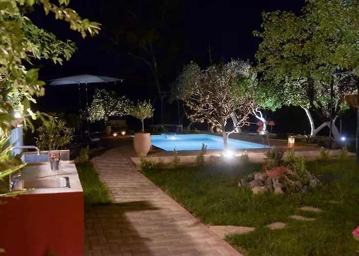 Villa The Red House In