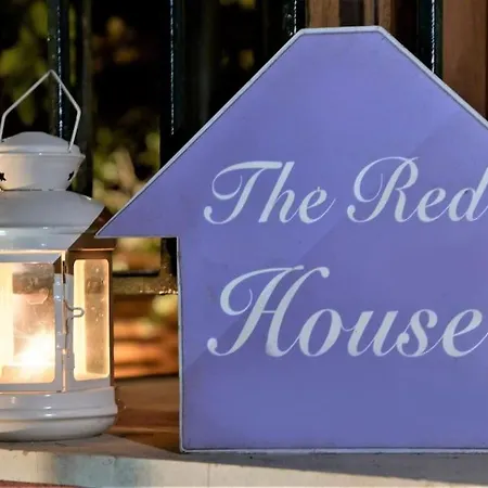 Вилла The Red House In