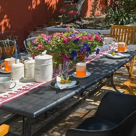 فيلة The Red House In ذيسْخا