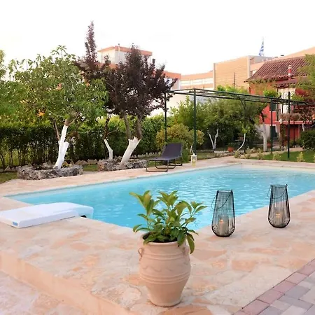 The Red House In فيلة