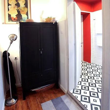 فيلة The Red House In