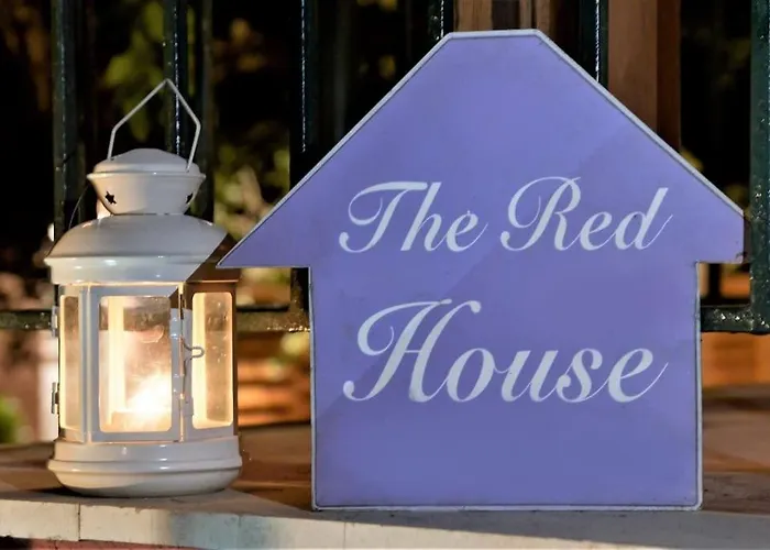 Villa The Red House In