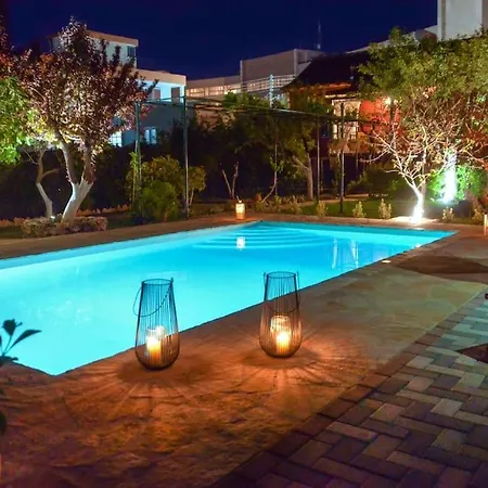 The Red House In فيلة ذيسْخا