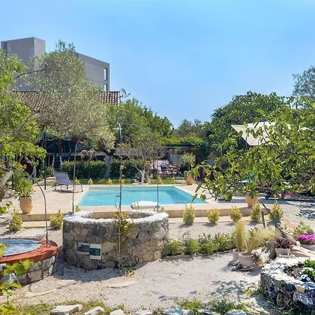 Vila The Red House In Dassiá