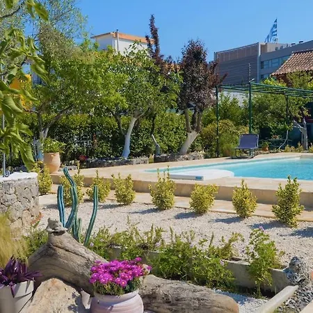 The Red House In Vila